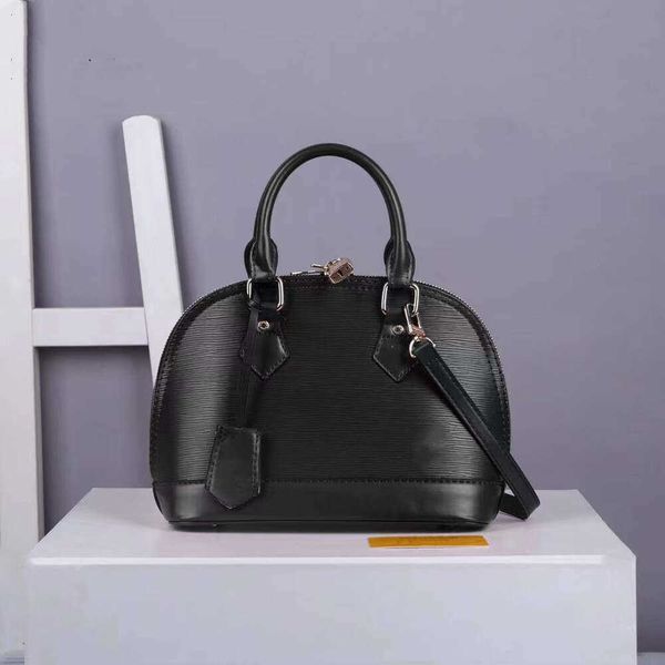 fashion bags 2022 with lock tag alma bb 25cm women shoulder bottegas chain messenger bag leather handbags shell purse cosmetic crossbody pu
fashion bags 2022 with lock tag alma bb 25cm women shoulder bottegas chain messenger bag leather handbags shell purse cosmetic crossbody pu