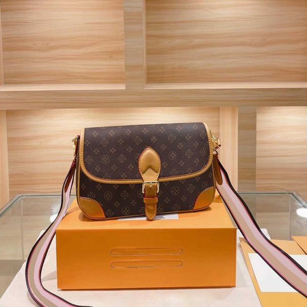 evening bags luxurys designers bags women shoulder bag brown handbag fashion classic letter large capacity lady wallet meet daily use style
evening bags luxurys designers bags women shoulder bag brown handbag fashion classic letter large capacity lady wallet meet daily use style