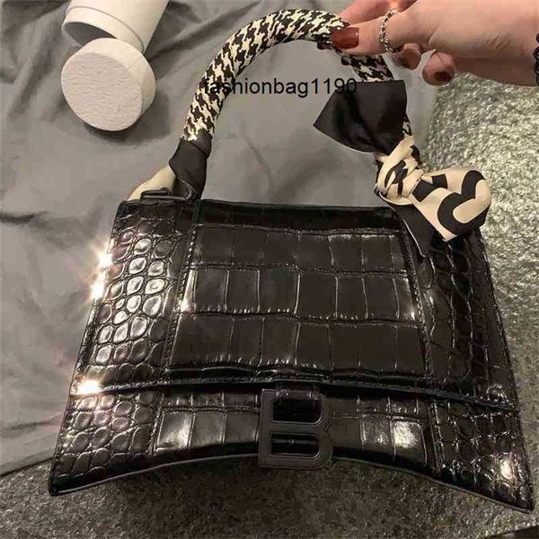 women designer balencaigass bags niche bag 2022 high version women's home crocodile hourglass leather messenger tote
women designer balencaigass bags niche bag 2022 high version women's home crocodile hourglass leather messenger tote