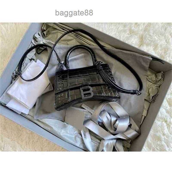 ladies classic jacquemes lady desiner handbags bags italy high version b family women's 2022 alligator hourglass leather hand b-button
ladies classic jacquemes lady desiner handbags bags italy high version b family women's 2022 alligator hourglass leather hand b-button