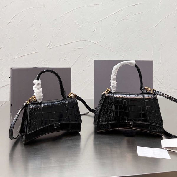 evening bags 2022 fashion women handbag luxury designer bags white black leather embroidery multicolor single shoulder large capacity bucket
evening bags 2022 fashion women handbag luxury designer bags white black leather embroidery multicolor single shoulder large capacity bucket