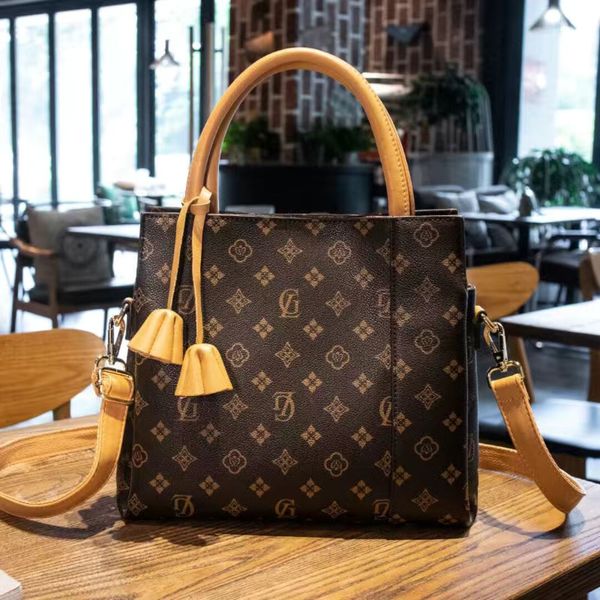 2022 luxury designer bag leather bag women's handbag cross body fashion shopping bag wallet
2022 luxury designer bag leather bag women's handbag cross body fashion shopping bag wallet