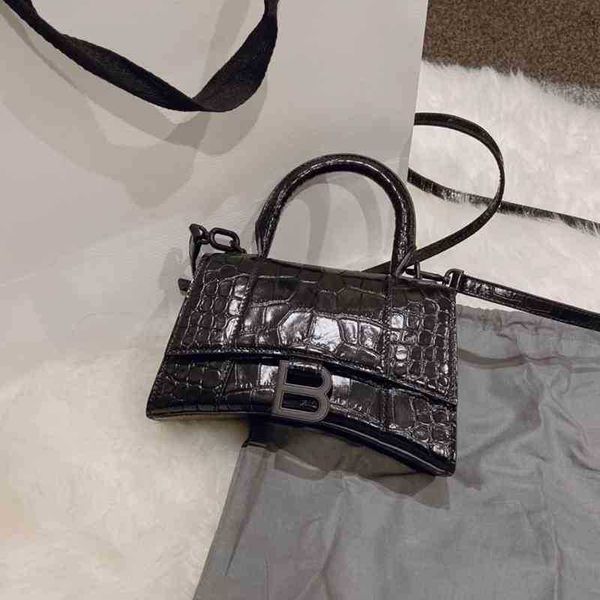 balencigas crossbody bags female designer 2022 bag fashion b-button hourglass messenger armpit leather crocodile pattern one shoulder
balencigas crossbody bags female designer 2022 bag fashion b-button hourglass messenger armpit leather crocodile pattern one shoulder