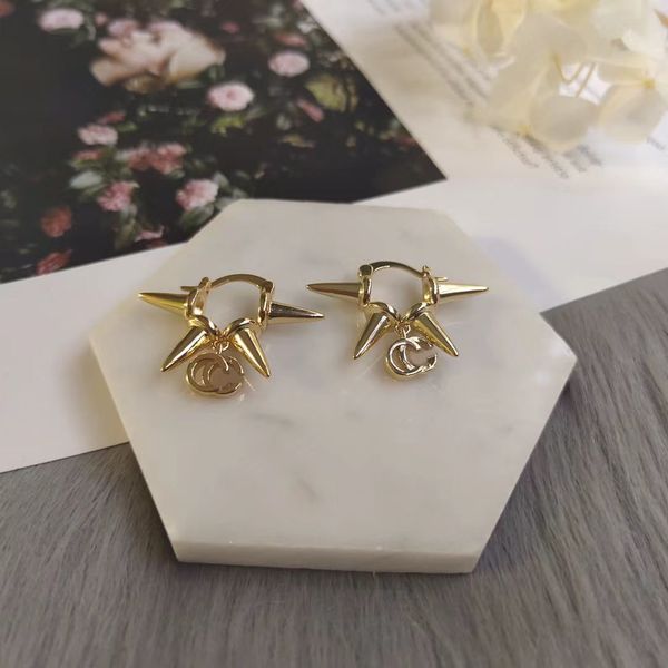 2022 new stud earrings fashion brand four pointed star brass letters ladies' wedding party couple gift designer jewelry excellence qual, Golden;silver
2022 new stud earrings fashion brand four pointed star brass letters ladies' wedding party couple gift designer jewelry excellence qual, Golden;silver