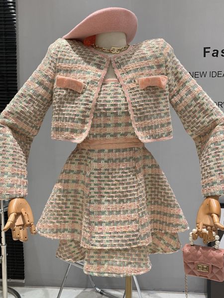 two piece dress autumn runway tweed 2 set designer winter women plaid short jacket coat woolen blends suspender mini 221010, White
two piece dress autumn runway tweed 2 set designer winter women plaid short jacket coat woolen blends suspender mini 221010, White