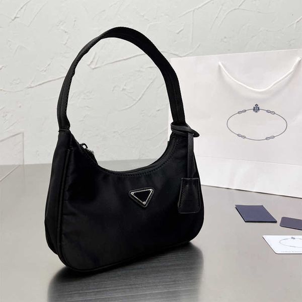 designers luxurys classic shoulder bags ladies fashion cossbody handbags women nylon letter purse wallet
designers luxurys classic shoulder bags ladies fashion cossbody handbags women nylon letter purse wallet