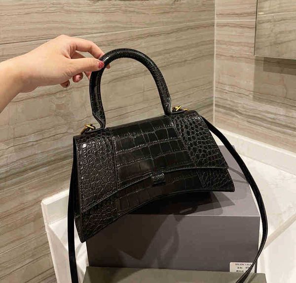 2023 lady shopping bags fashion handbags women totes shoulder cross body half moon luxury genuine leather classic retro
2023 lady shopping bags fashion handbags women totes shoulder cross body half moon luxury genuine leather classic retro