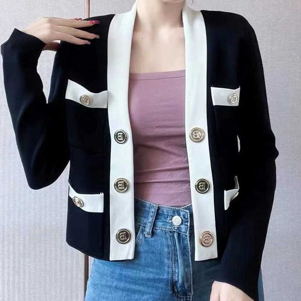 women's sweaters barman designer knitted v-neck long sleeved cardigan black white color matching coat women's famous lady style in, White;black
women's sweaters barman designer knitted v-neck long sleeved cardigan black white color matching coat women's famous lady style in, White;black