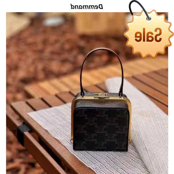 designer bags hand female 2022 new triumphal arch leather printed cosmetic niche dign texture small bag factory direct sale
designer bags hand female 2022 new triumphal arch leather printed cosmetic niche dign texture small bag factory direct sale