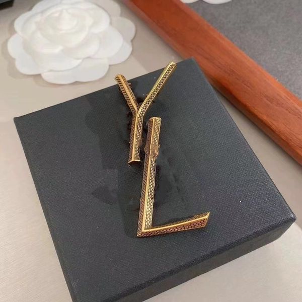 vintage alphabetic thread brooch versatile harbor style classic brass accessories earrings for women, Gray
vintage alphabetic thread brooch versatile harbor style classic brass accessories earrings for women, Gray