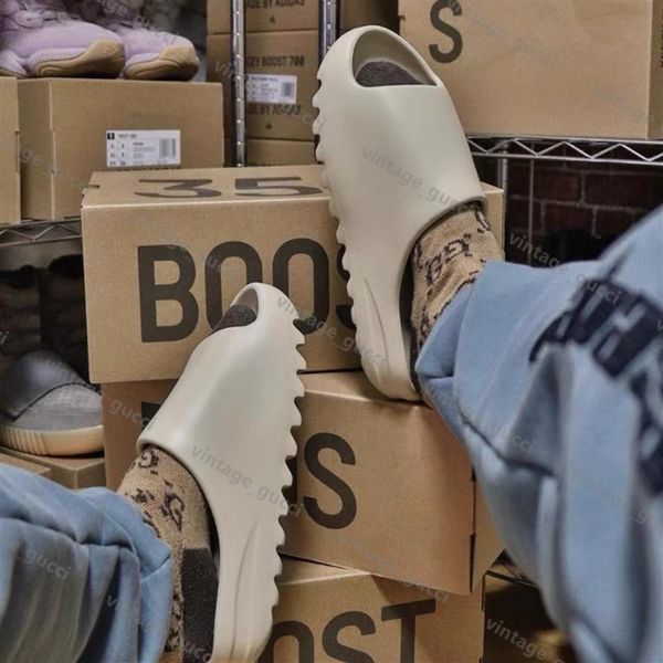 with box luxury designers slipper foam runner mens slide shoes resin bone triple black white dark blue green earth brown men women269v
with box luxury designers slipper foam runner mens slide shoes resin bone triple black white dark blue green earth brown men women269v