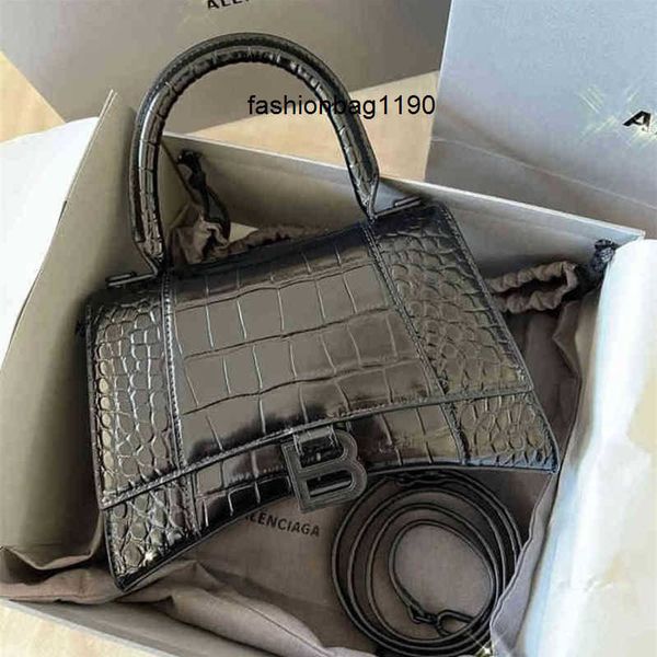 women designer balencaigass bags leather female bag same 2022 versatile family hourglass character messenger
women designer balencaigass bags leather female bag same 2022 versatile family hourglass character messenger