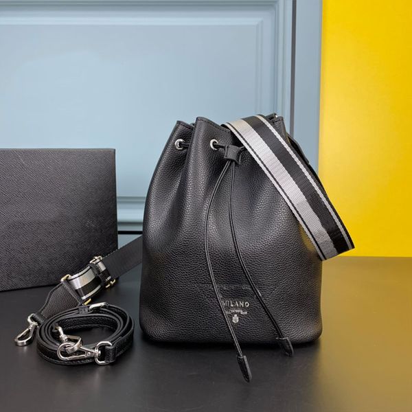 nylon bucket bag plaid shoulder bags small women handbag removable chain string designers crossbody purse triangle sign silver hardware
nylon bucket bag plaid shoulder bags small women handbag removable chain string designers crossbody purse triangle sign silver hardware