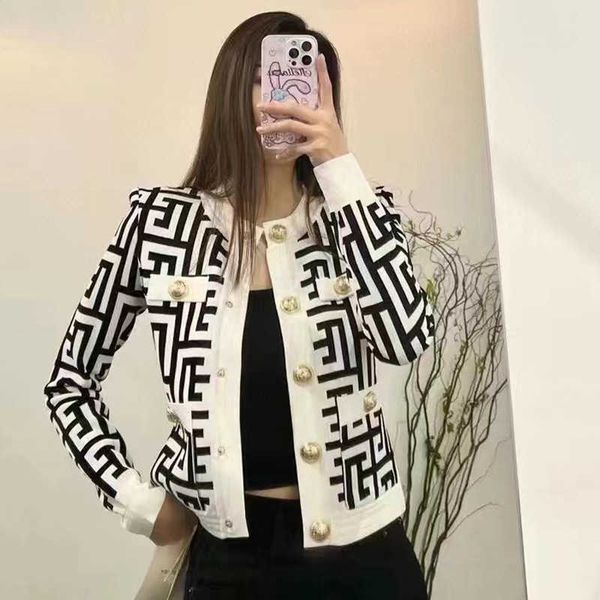 women's sweaters barman designer knitted round neck long sleeve 2022 early autumn coat letter color contrast short versatile top, White;black
women's sweaters barman designer knitted round neck long sleeve 2022 early autumn coat letter color contrast short versatile top, White;black