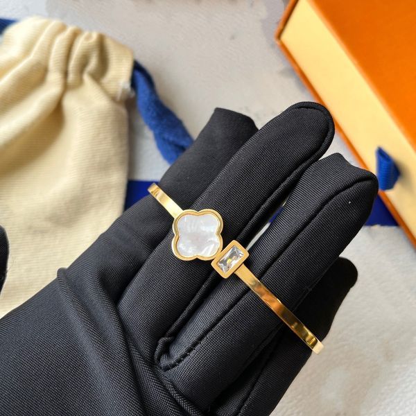 brand designer bracelet classic flower plaid leather rope gold silver buckle beads hand rope men women couple bracelets, Golden;silver
brand designer bracelet classic flower plaid leather rope gold silver buckle beads hand rope men women couple bracelets, Golden;silver