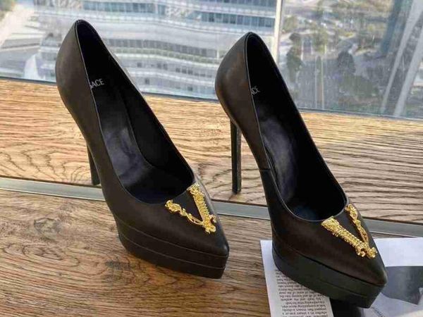 realfine888 shoes 5a vs8126370 v logo m head platform pumps shoe for women size 35-42, Black
realfine888 shoes 5a vs8126370 v logo m head platform pumps shoe for women size 35-42, Black