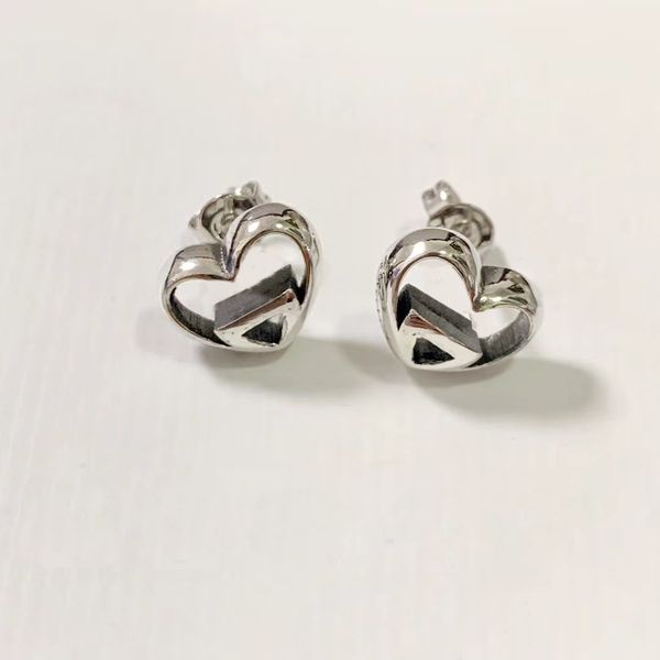 2022 new stud earrings fashion luxury brand classic simple ladies wedding party couple gift designer jewelry excellence quality, Golden;silver
2022 new stud earrings fashion luxury brand classic simple ladies wedding party couple gift designer jewelry excellence quality, Golden;silver