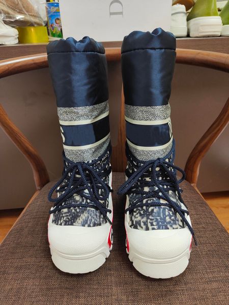 2022 designer boots snow boot shoes women winter luxurys girl classic ankle short print mini fur black womens fashion outdoor size 35-40
2022 designer boots snow boot shoes women winter luxurys girl classic ankle short print mini fur black womens fashion outdoor size 35-40