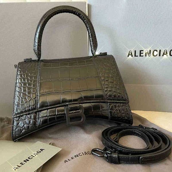 designer balencigas trendy bags women's star's same 2022 bag versatile crocodile b-messenger family hourglass
designer balencigas trendy bags women's star's same 2022 bag versatile crocodile b-messenger family hourglass