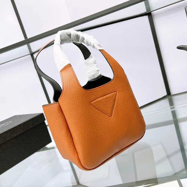 luxurys handbags designer bags classic women shoulder bag ladies tote crossbody fashion hobos purse wallet
luxurys handbags designer bags classic women shoulder bag ladies tote crossbody fashion hobos purse wallet