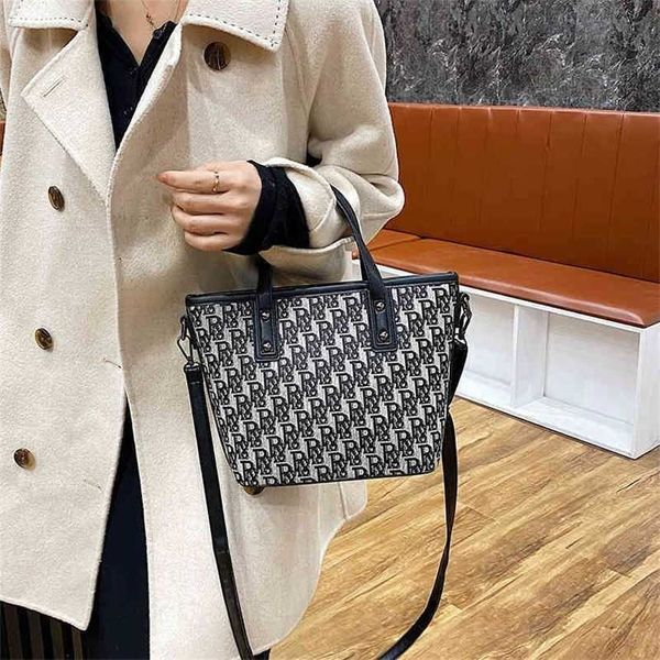 2023 online store shoulder bags explosive models handbags small hand wind letter printing woven vegetable basket leather surface shaping buc
2023 online store shoulder bags explosive models handbags small hand wind letter printing woven vegetable basket leather surface shaping buc