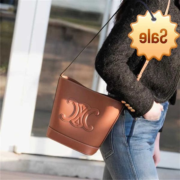 designer bags 2022 spring and summer new triumphal arch leather bucket female star same minority fashion portable one shoulder diagonal bag
designer bags 2022 spring and summer new triumphal arch leather bucket female star same minority fashion portable one shoulder diagonal bag