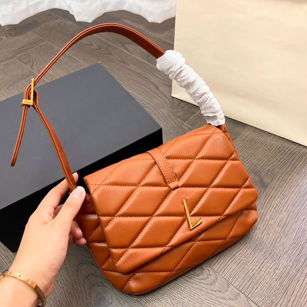 cosmetic bags cases luxury designer bags ladies handbags fashion clutch bag leather shoulder bags classic letters shell bagss party versatil
cosmetic bags cases luxury designer bags ladies handbags fashion clutch bag leather shoulder bags classic letters shell bagss party versatil