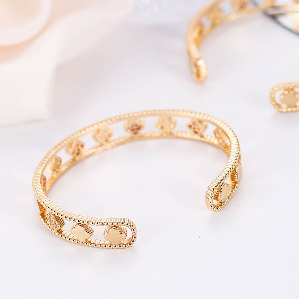 cuffs fashion tennis bangle four leaf clover kaleidoscope bracelet gold for women girls copper u shape valentines jewelry men designer offic, White
cuffs fashion tennis bangle four leaf clover kaleidoscope bracelet gold for women girls copper u shape valentines jewelry men designer offic, White