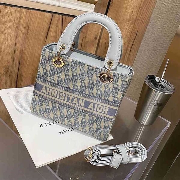 explosive models handbags autumn small square portable printed letter
explosive models handbags autumn small square portable printed letter