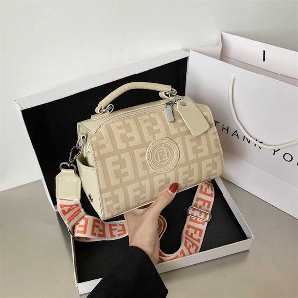 shoulder bags trendy bags women's embossed letter handbag soft leather small square one straddle retro women's
shoulder bags trendy bags women's embossed letter handbag soft leather small square one straddle retro women's