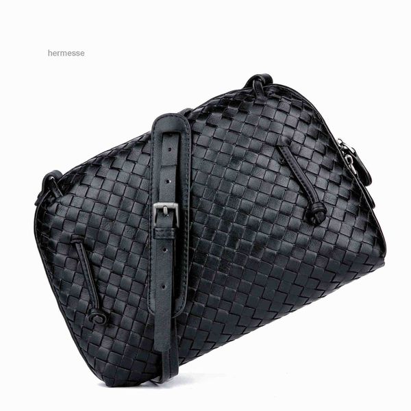 evening bags bottegs v designer woven women's bag oblique cross bag pure hand woven fashion versatile shell handbags
evening bags bottegs v designer woven women's bag oblique cross bag pure hand woven fashion versatile shell handbags