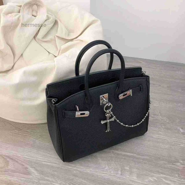 evening bags herme designer autumn winter new 30cm branch grain cow leather handbag croup label co branded chain bag large capacity handbags
evening bags herme designer autumn winter new 30cm branch grain cow leather handbag croup label co branded chain bag large capacity handbags