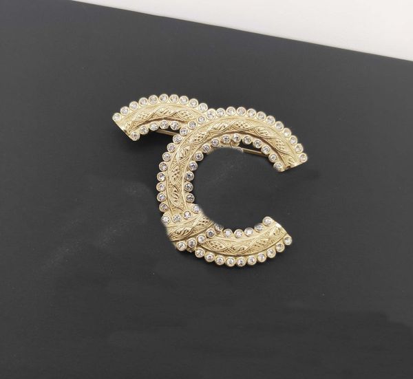 2022 special design charm brooch with diamond have box stamp match necklace ps7307a, Golden
2022 special design charm brooch with diamond have box stamp match necklace ps7307a, Golden
