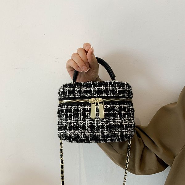 woollen checkered cylinder shoulder bag retro chain zipper design mobile phone bag fashion mini tweed handbag
woollen checkered cylinder shoulder bag retro chain zipper design mobile phone bag fashion mini tweed handbag