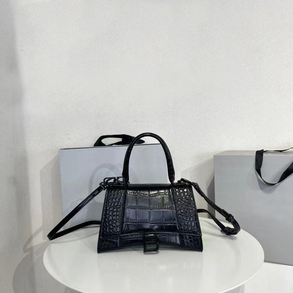 strap shoulder bags mini pillow women bag one oblique 2022 new fashion womens handbags designers crossbody leather bag black bg412
strap shoulder bags mini pillow women bag one oblique 2022 new fashion womens handbags designers crossbody leather bag black bg412