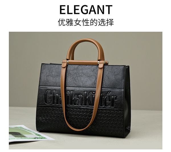 2022 fashion designer handbag pu leather one shoulder large capacity messenger bag 
2022 fashion designer handbag pu leather one shoulder large capacity messenger bag