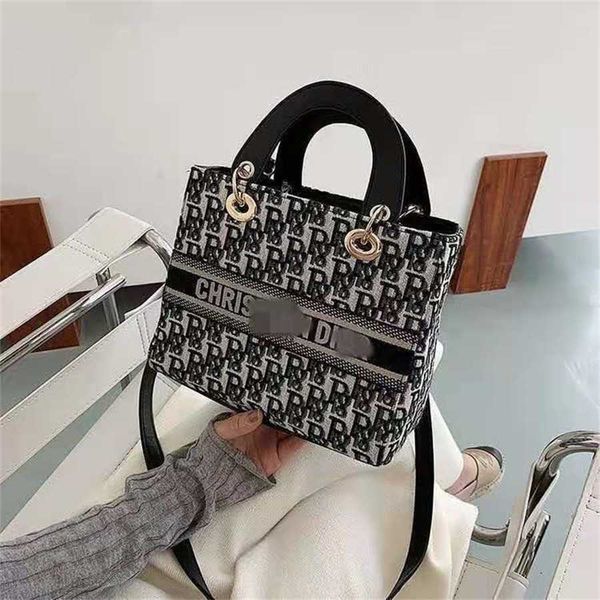 trendy bags satchel korean version solid color chain simple small square single female
trendy bags satchel korean version solid color chain simple small square single female