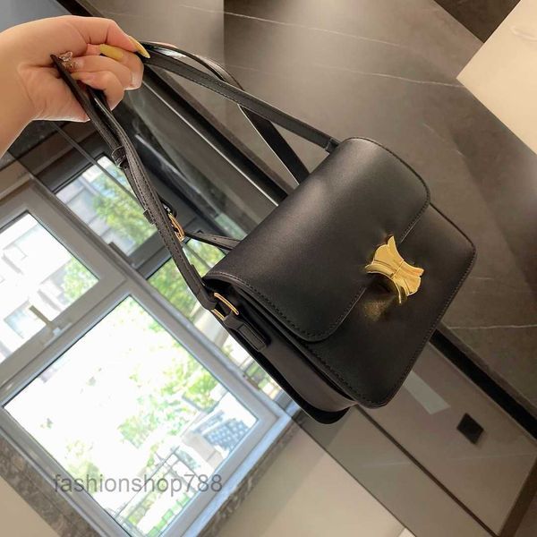 7a quality teen triomphe shoulder bag famous ladies men hand flap messenger bag luxury designer ladies fashion evening dress camera 2022
7a quality teen triomphe shoulder bag famous ladies men hand flap messenger bag luxury designer ladies fashion evening dress camera 2022