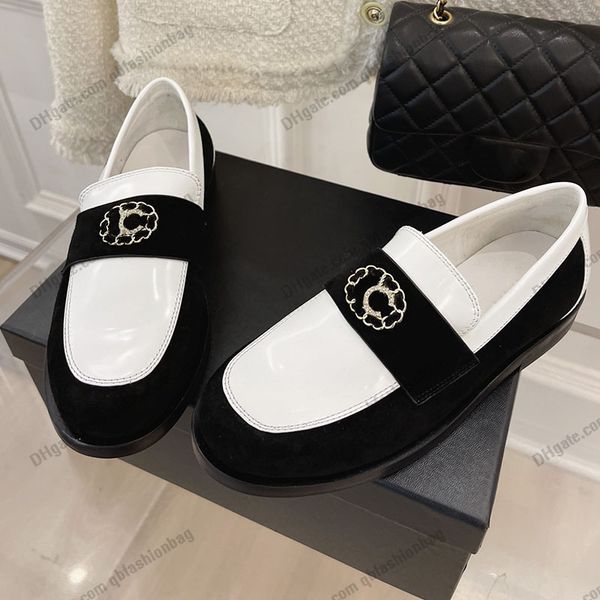 22ss fall winter womens dress shoes lambskin flat heels retro loafers slip-on chain strass round toes designer comfortable wedges slingbacks, Black
22ss fall winter womens dress shoes lambskin flat heels retro loafers slip-on chain strass round toes designer comfortable wedges slingbacks, Black