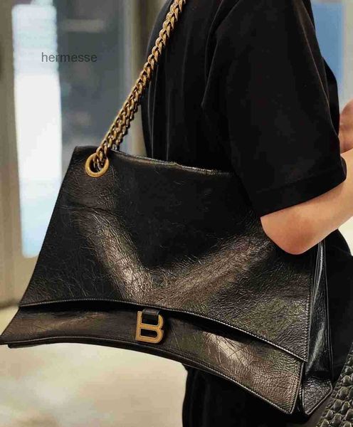 evenning bags balencaigass designer 2022 autumn winter hourglass bag locomotive handbag large capacity chain bag oil wax leather black buckl
evenning bags balencaigass designer 2022 autumn winter hourglass bag locomotive handbag large capacity chain bag oil wax leather black buckl