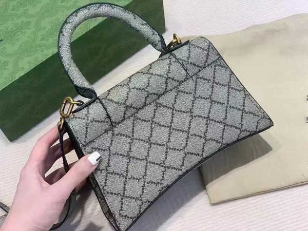2022 shoulder bags the hacker project bag mini hourglass package canvas designer criss-cross letter cross
2022 shoulder bags the hacker project bag mini hourglass package canvas designer criss-cross letter cross