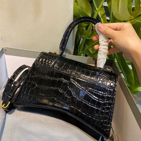 balencaibags niche design bag b home hourglass crocodile leather women's bag messenger hand
balencaibags niche design bag b home hourglass crocodile leather women's bag messenger hand
