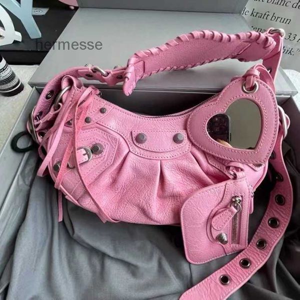 evenning bags balencaigass designer 2022 autumn new style ancient silver rivets women's bag oil wrapped wax crocodile pattern small sin
evenning bags balencaigass designer 2022 autumn new style ancient silver rivets women's bag oil wrapped wax crocodile pattern small sin