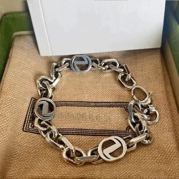 luxurys designers bracelets man women charm bracelet double letter metal jewelry simple fashion cuban chain exquisite gifts very nice, Golden;silver
luxurys designers bracelets man women charm bracelet double letter metal jewelry simple fashion cuban chain exquisite gifts very nice, Golden;silver
