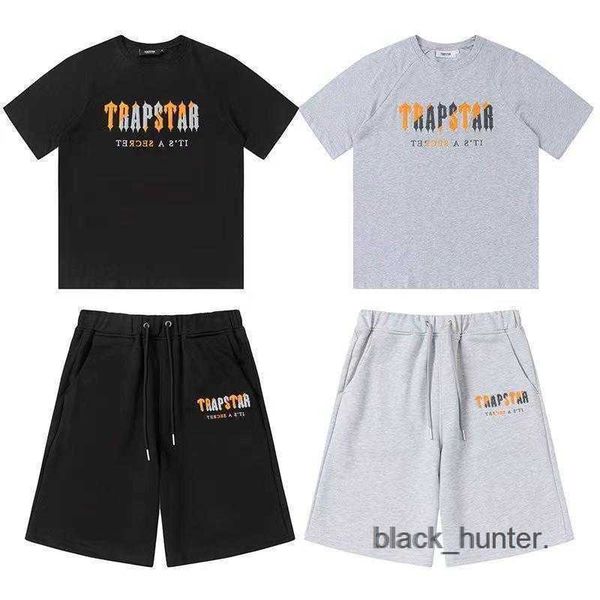 mens t-shirt trapstar designer printed tide brand loose fitting lovers short sleeve shorts stamping edition men women's t-shirt set, White;black
mens t-shirt trapstar designer printed tide brand loose fitting lovers short sleeve shorts stamping edition men women's t-shirt set, White;black