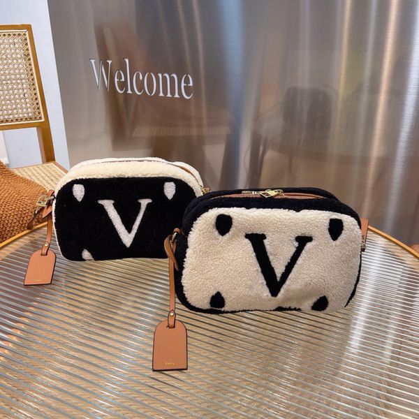 lambs wool designers bags plush design cross body shoulder bag mens womens letter handbags christmas gifts with box
lambs wool designers bags plush design cross body shoulder bag mens womens letter handbags christmas gifts with box