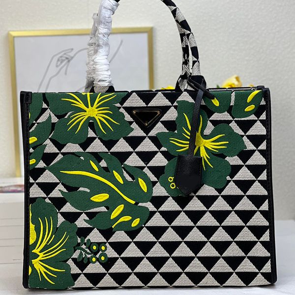 embroidery tote bag designer women triangular grid handbags large capacity beach totes bags woman fashion shop bags open quality classic let
embroidery tote bag designer women triangular grid handbags large capacity beach totes bags woman fashion shop bags open quality classic let