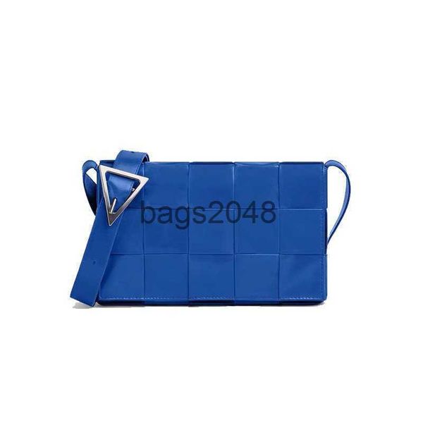 evenning bags bottegs v designer autumn new oil wax leather woven bag small square handbag single shoulder diagonal pillow bag leather tofu
evenning bags bottegs v designer autumn new oil wax leather woven bag small square handbag single shoulder diagonal pillow bag leather tofu