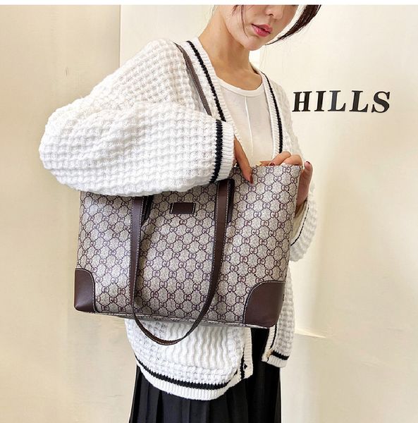 2022 new korean style shoulder bag large-capacity handbag all-match fashion casual simple atmosphere high-end
2022 new korean style shoulder bag large-capacity handbag all-match fashion casual simple atmosphere high-end
