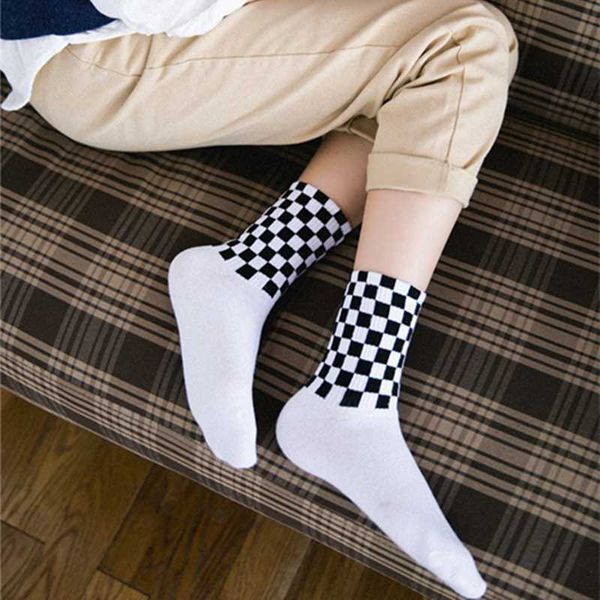 men's socks black white checkerboard korea harajuku street wind pattern tube couple novelty check men funny t221011
men's socks black white checkerboard korea harajuku street wind pattern tube couple novelty check men funny t221011